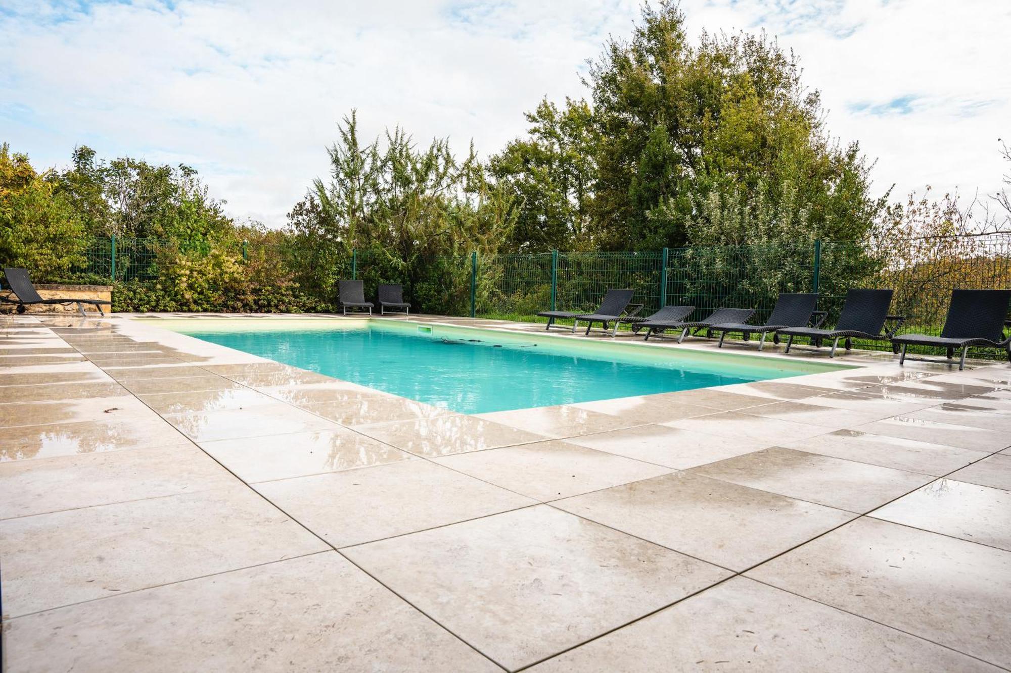 Grande Maison Pour 16 Avec Piscine Et Tennis La Chapelle-Aubareil Exterior foto