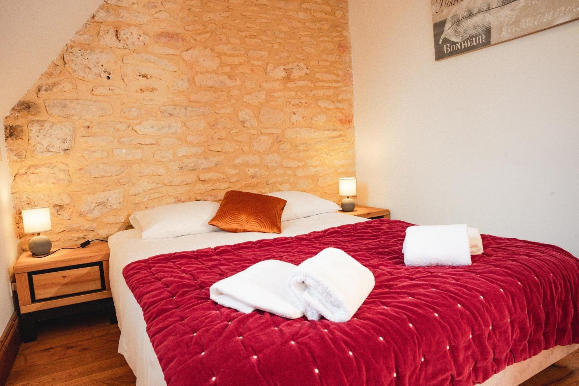 Grande Maison Pour 16 Avec Piscine Et Tennis La Chapelle-Aubareil Exterior foto