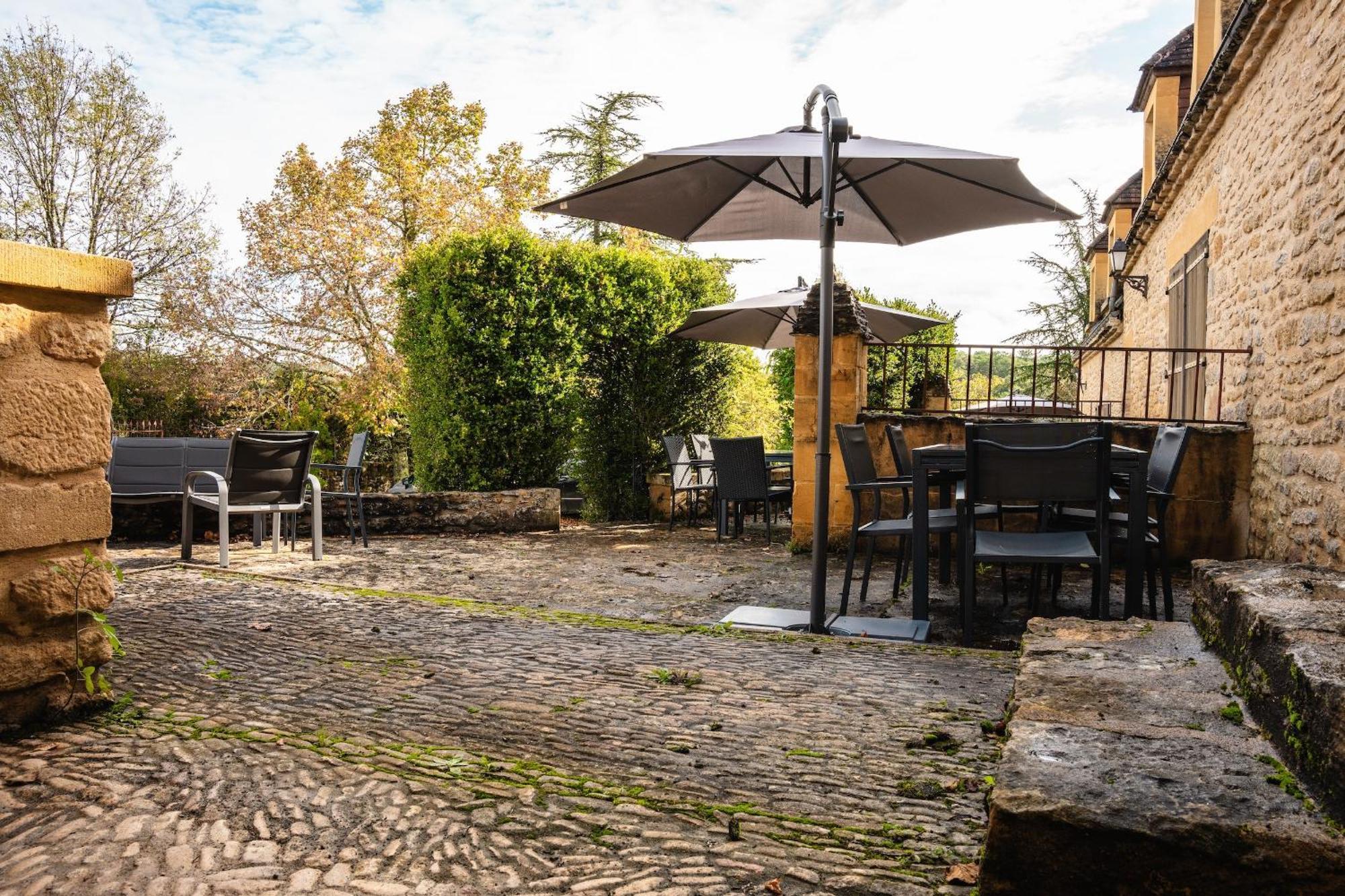 Grande Maison Pour 16 Avec Piscine Et Tennis La Chapelle-Aubareil Exterior foto