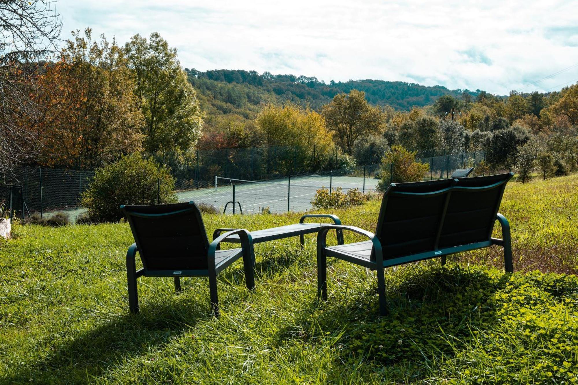 Grande Maison Pour 16 Avec Piscine Et Tennis La Chapelle-Aubareil Exterior foto