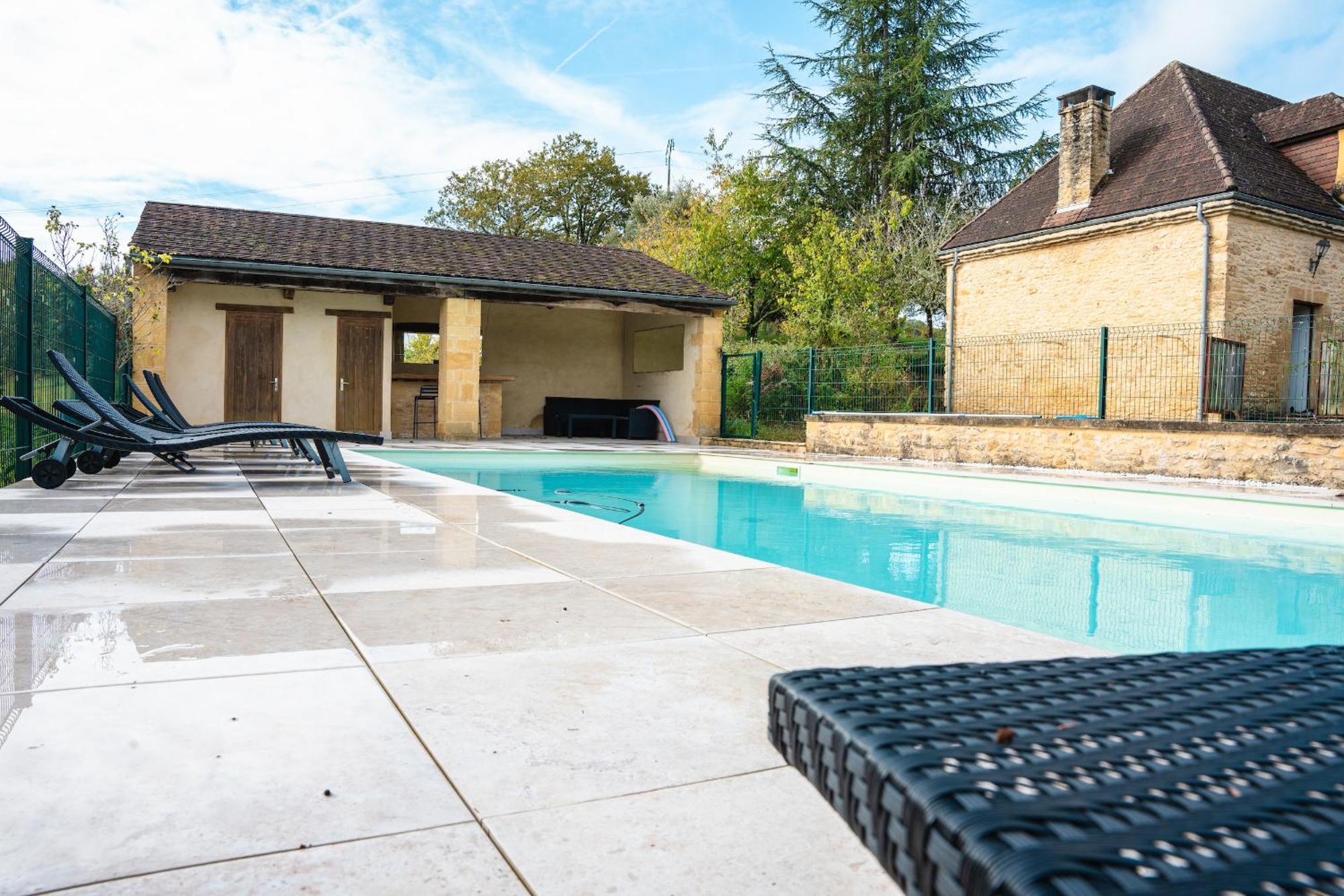 Grande Maison Pour 16 Avec Piscine Et Tennis La Chapelle-Aubareil Exterior foto
