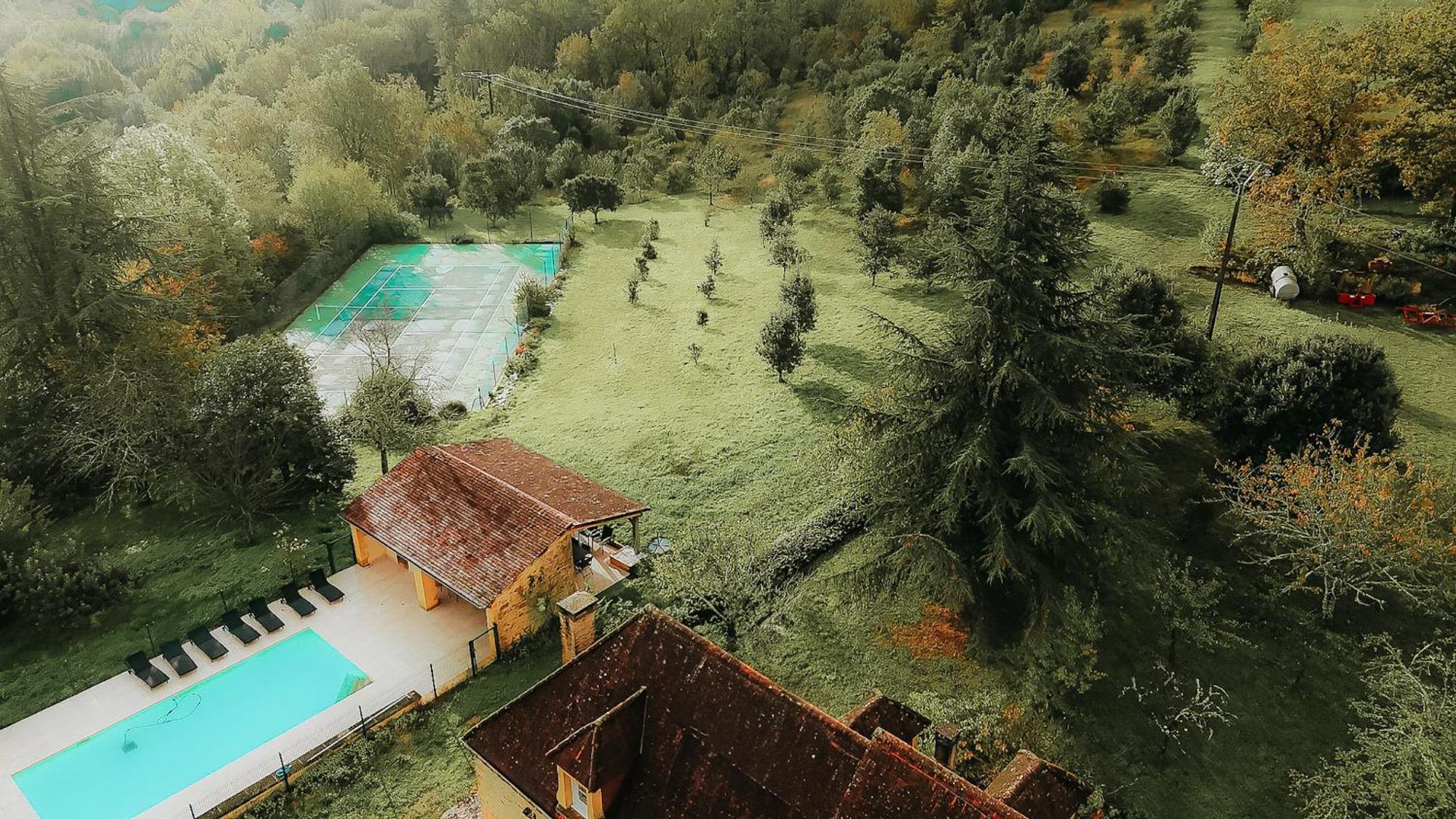 Grande Maison Pour 16 Avec Piscine Et Tennis La Chapelle-Aubareil Exterior foto