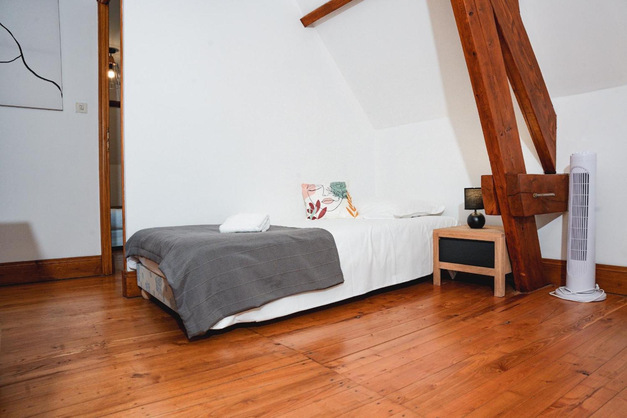 Grande Maison Pour 16 Avec Piscine Et Tennis La Chapelle-Aubareil Exterior foto