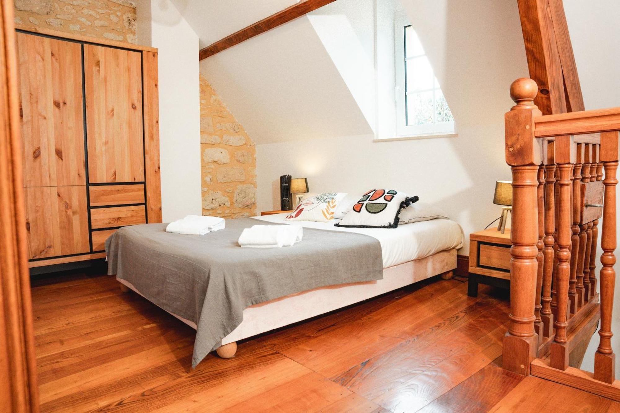Grande Maison Pour 16 Avec Piscine Et Tennis La Chapelle-Aubareil Exterior foto
