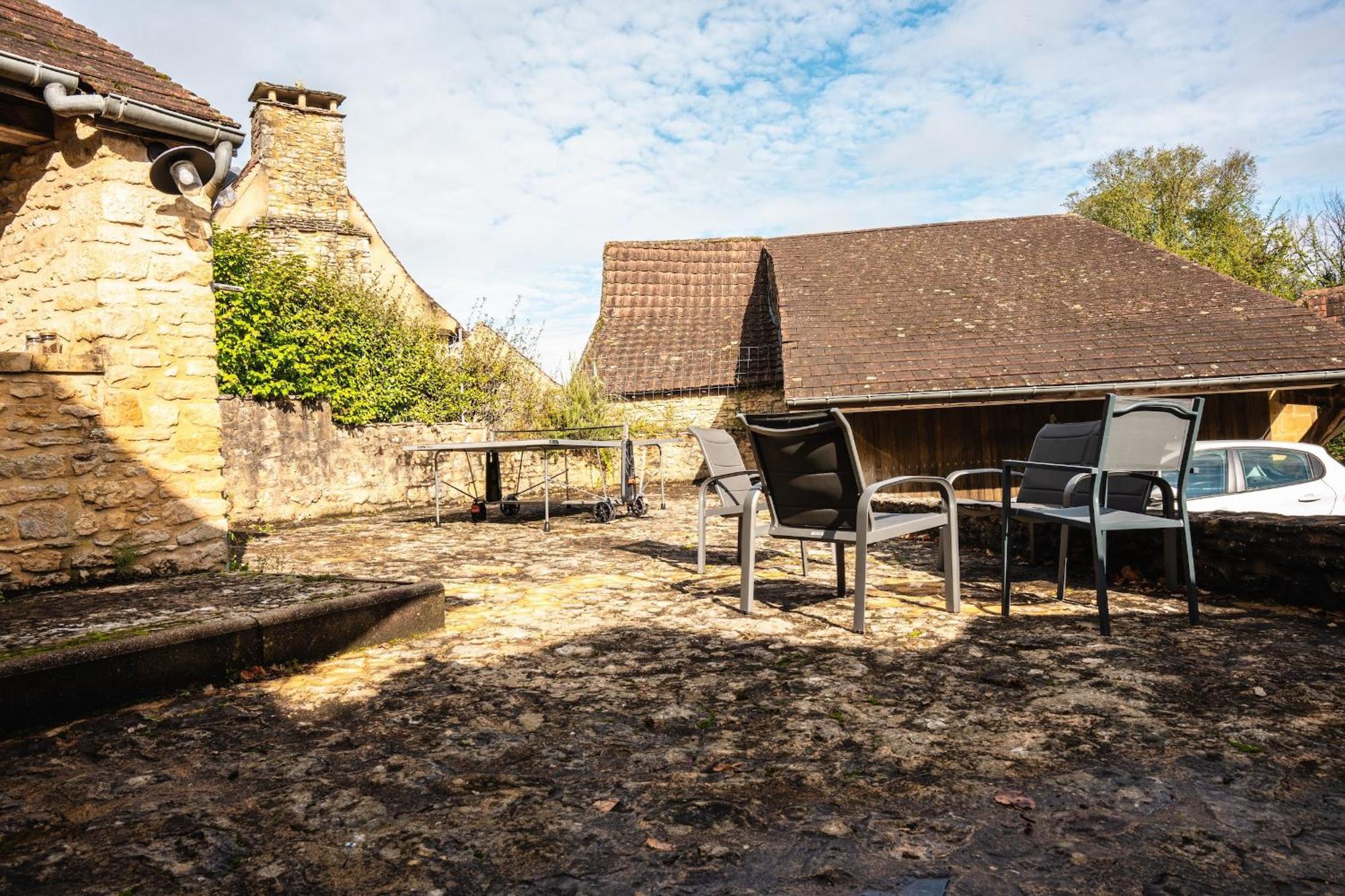 Grande Maison Pour 16 Avec Piscine Et Tennis La Chapelle-Aubareil Exterior foto