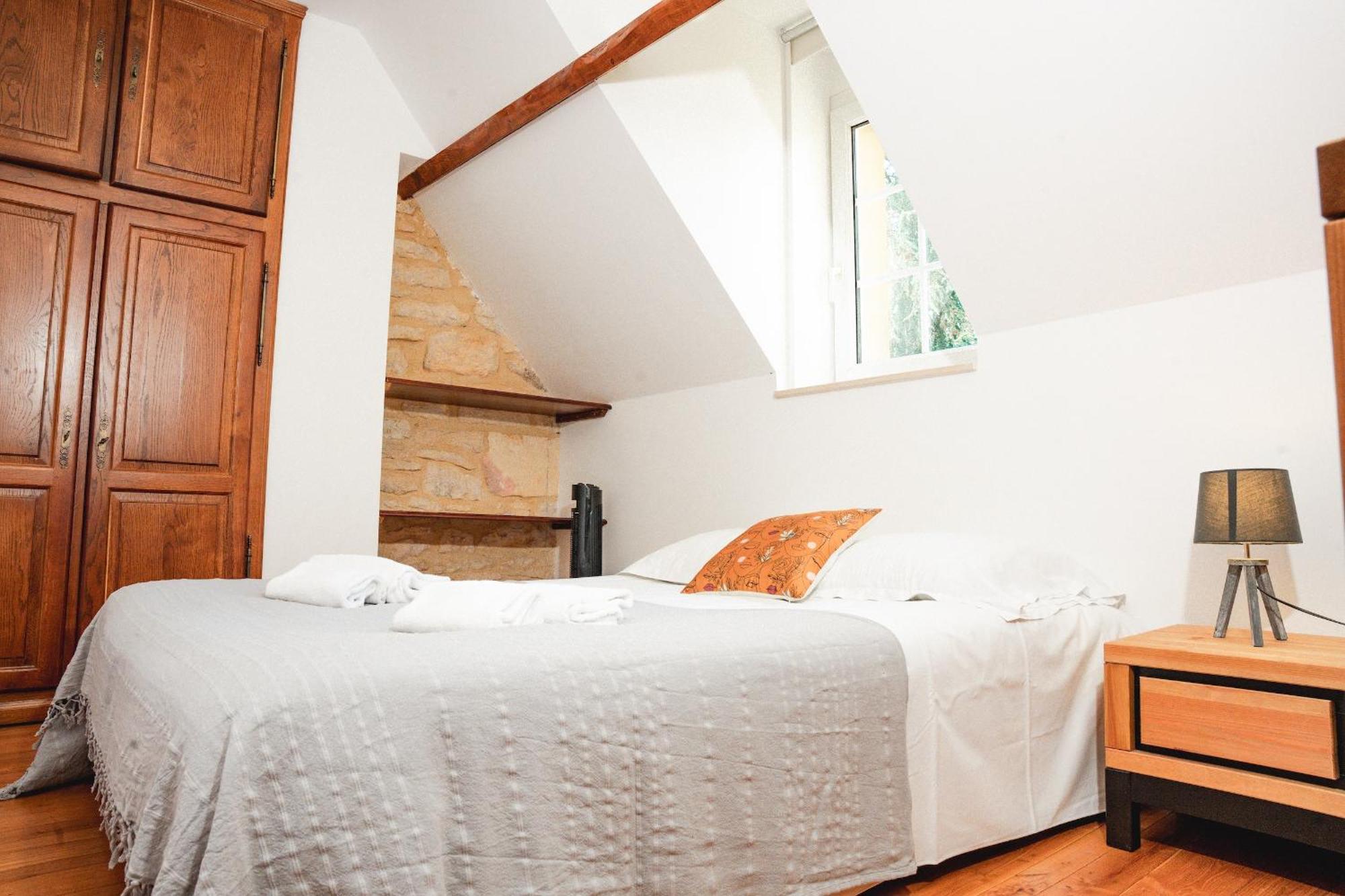 Grande Maison Pour 16 Avec Piscine Et Tennis La Chapelle-Aubareil Exterior foto