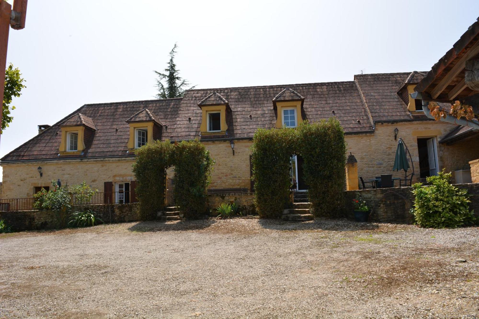 Grande Maison Pour 16 Avec Piscine Et Tennis La Chapelle-Aubareil Exterior foto