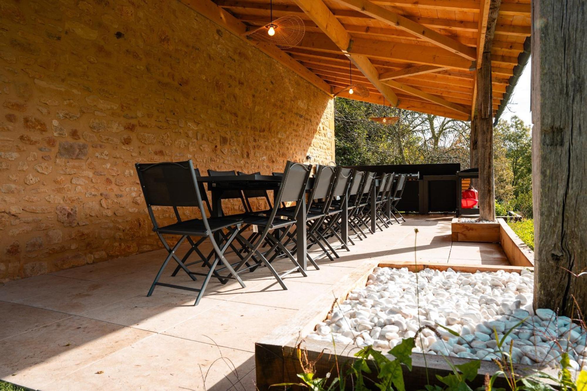 Grande Maison Pour 16 Avec Piscine Et Tennis La Chapelle-Aubareil Exterior foto
